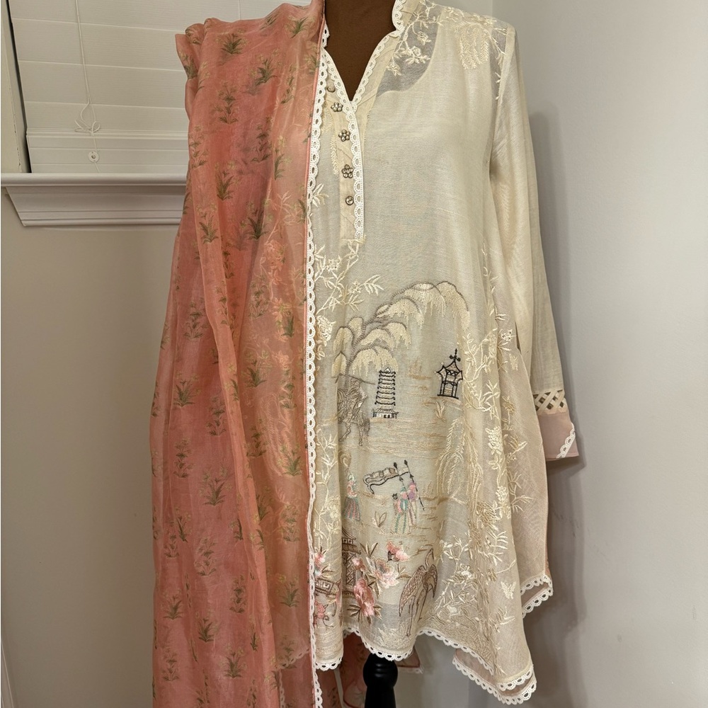 Sania Maskatiya 3 pic suit.